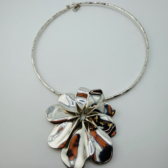 Robert Lee Morris Soho Flower Pendant Statement Collar Necklace - Picture 2 of 10